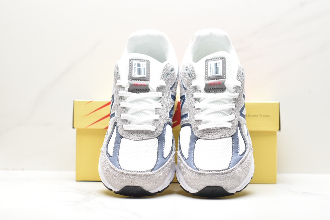 New Balance U990 American-made running shoes, the original ”dad shoe” that came out in 1982, 990 series U990TA4