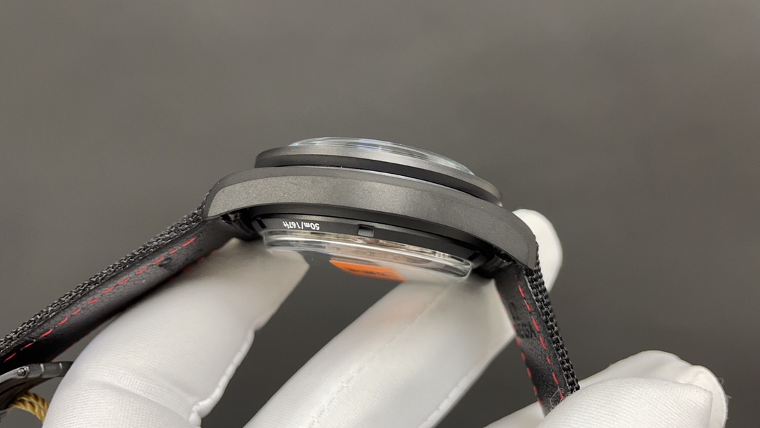 Omega 欧米茄 超霸 月之暗面 44mm 9300机