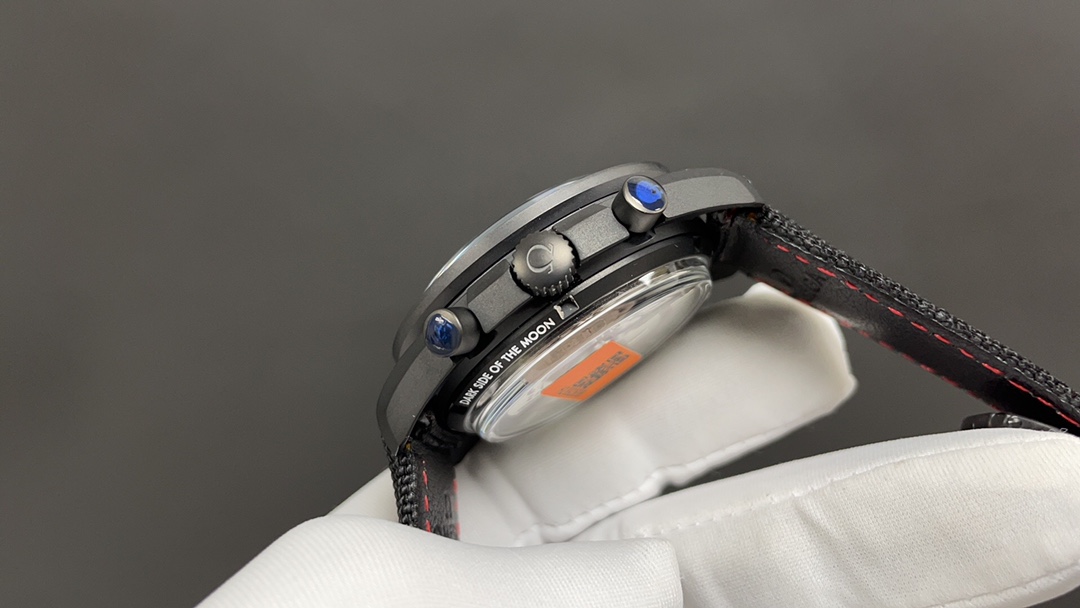 Omega 欧米茄 超霸 月之暗面 44mm 9300机