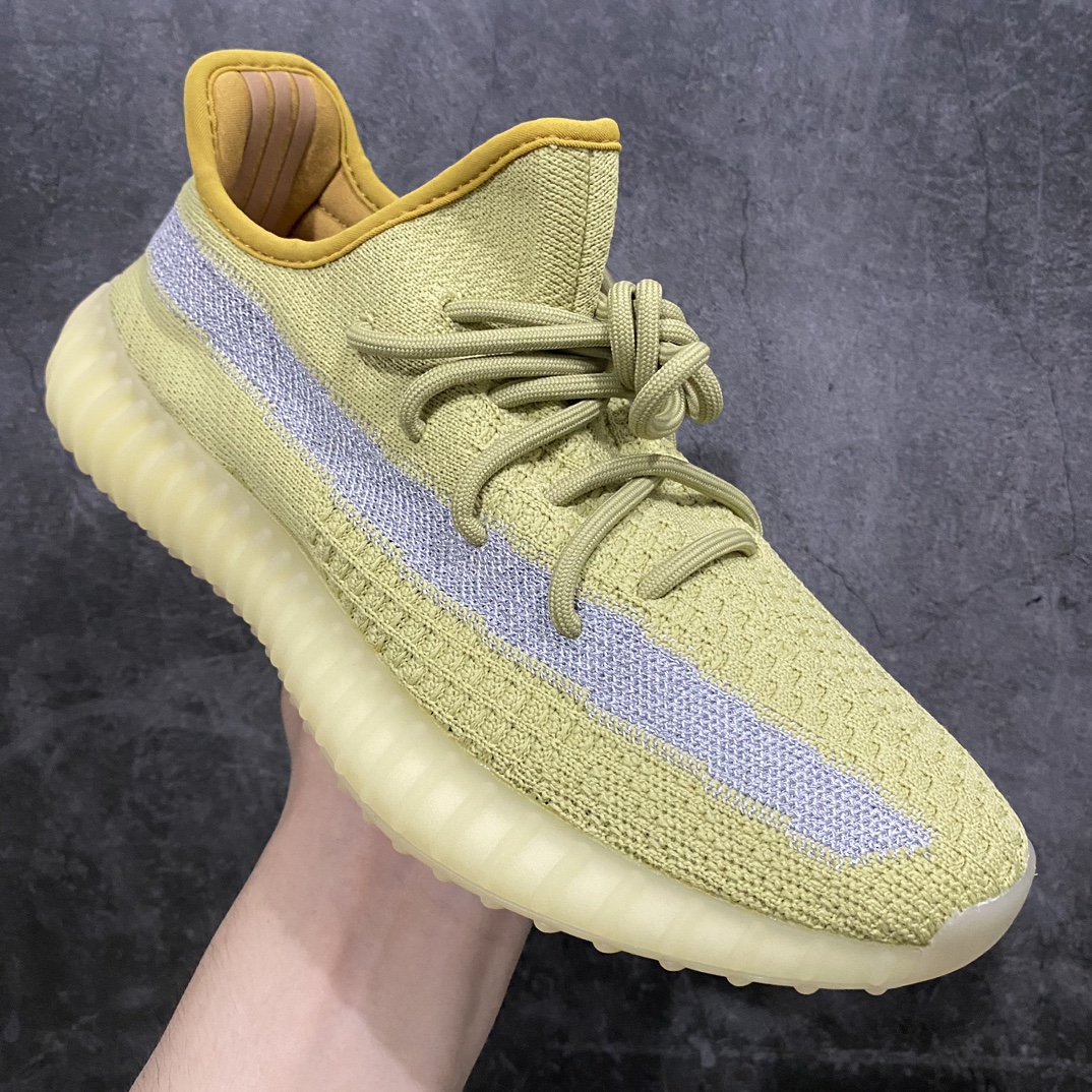 LW version of Yeezy350 V2 Swamp Side Transparent Starry Sky FX9034