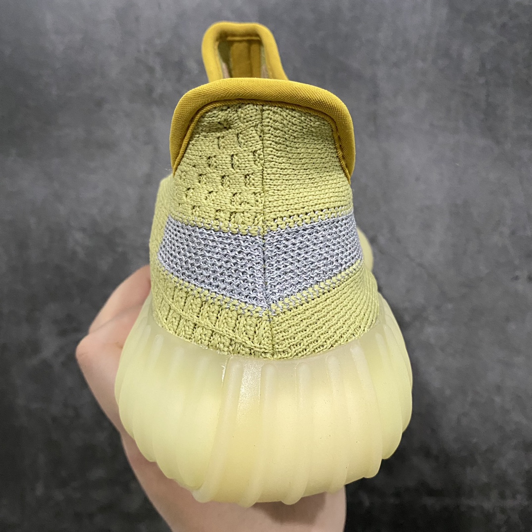 LW version of Yeezy350 V2 Swamp Side Transparent Starry Sky FX9034