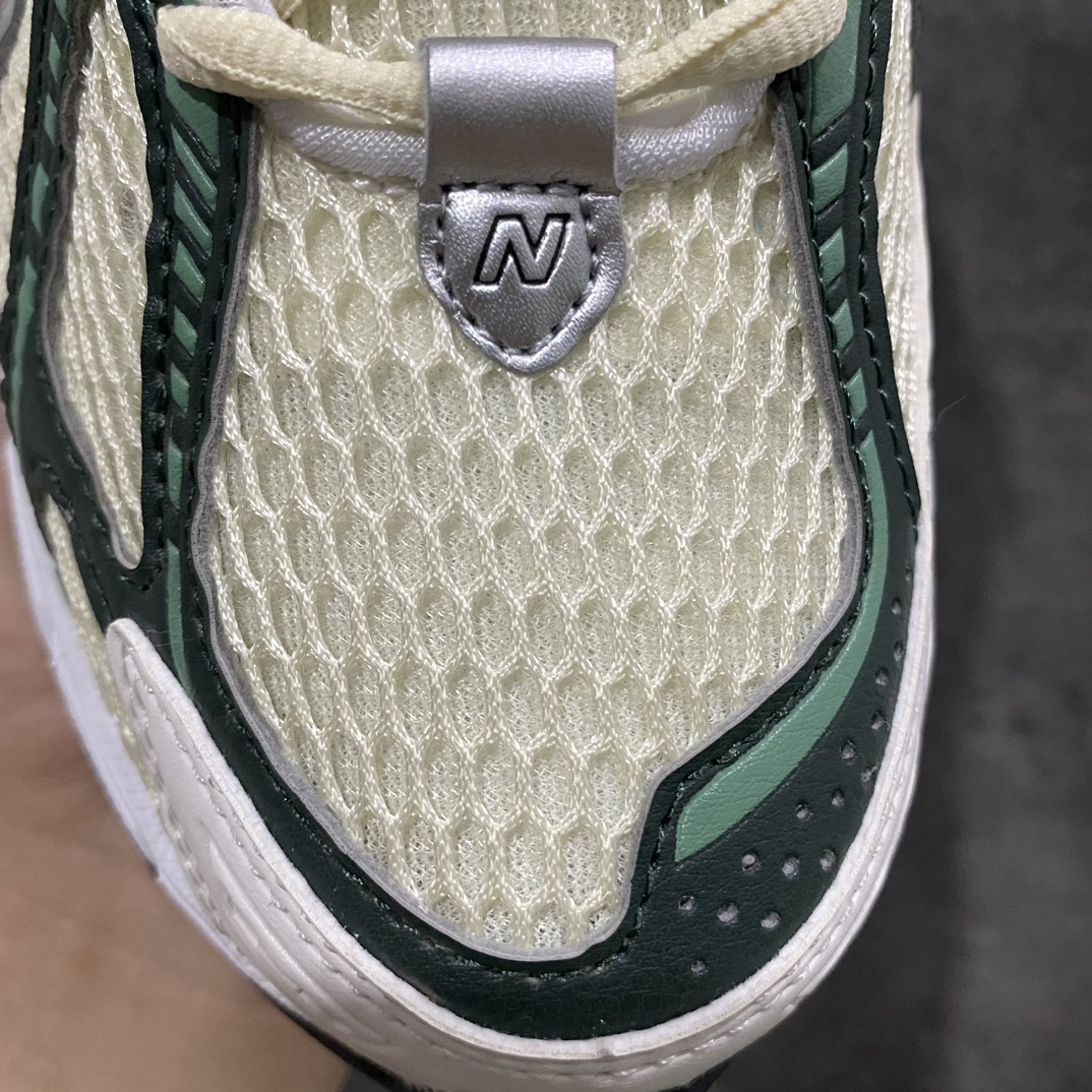 图片[4]-【M版纯原】新百伦NB New Balance M1906RL1 白绿 全套原楦原纸板原厂数据开发 进口三明治网面 原装进口皮料正确绒感卡色 正确中底拉帮中底网布细节 原厂标裁 带紫光防伪 定制后跟透明水晶模块 冲裁组合 大底贴合程度胶水上色把控完美 整洁度挑战全网艺术家 多道序QC把关品质完善 匠心打造 耗时两个月开发完成 工艺极其复杂难度可想而知 新开独立私模大底 全网唯一正确六层组合大底 高端零售专供产物Size：36 37 37.5 38 38.5 39 40 40.5 41 42 42.5 43 44 45.5 46.5 47-莆田鞋批发中心