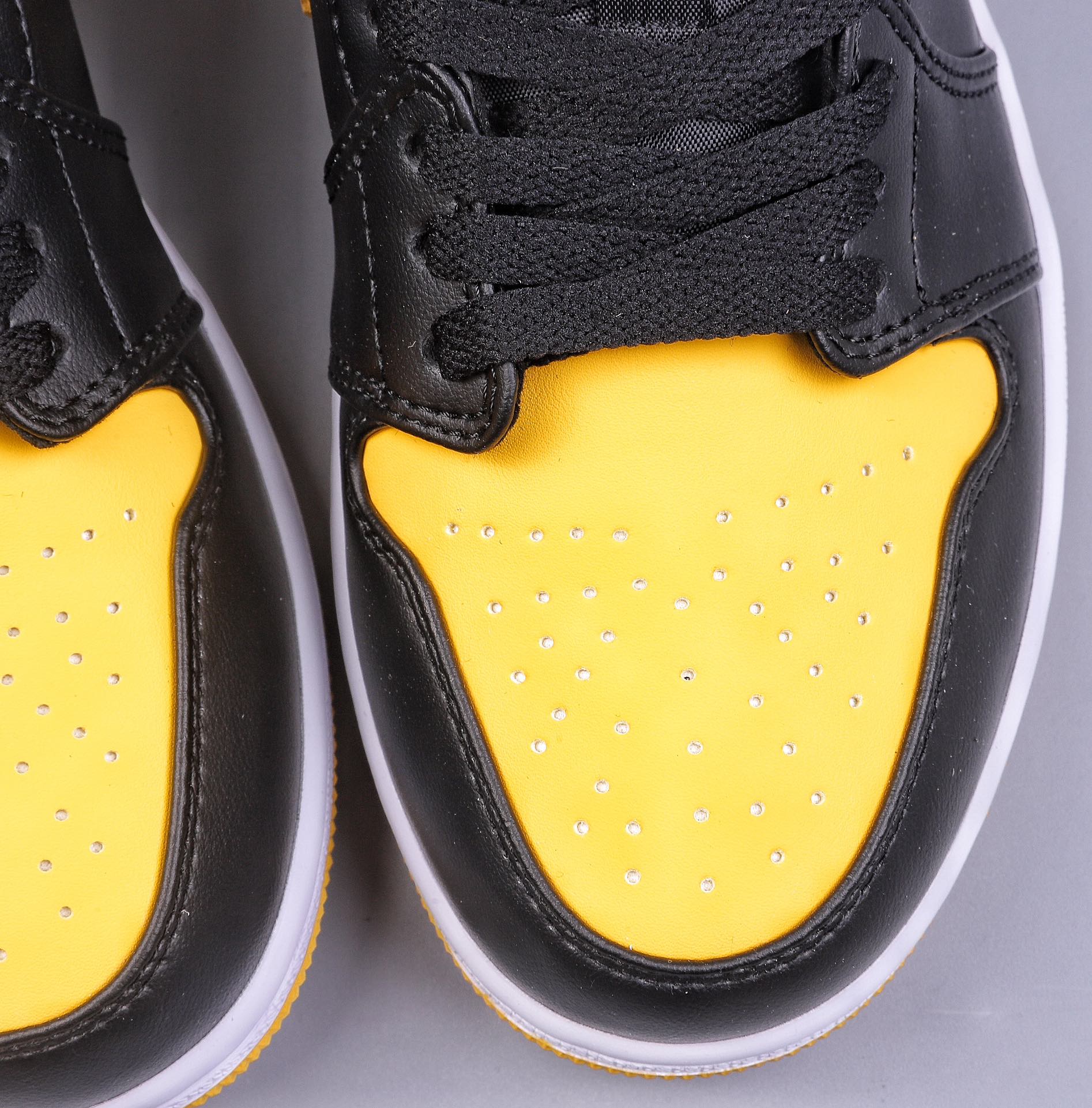 NK Air Jordan 1 Low Black Yellow 553558-072