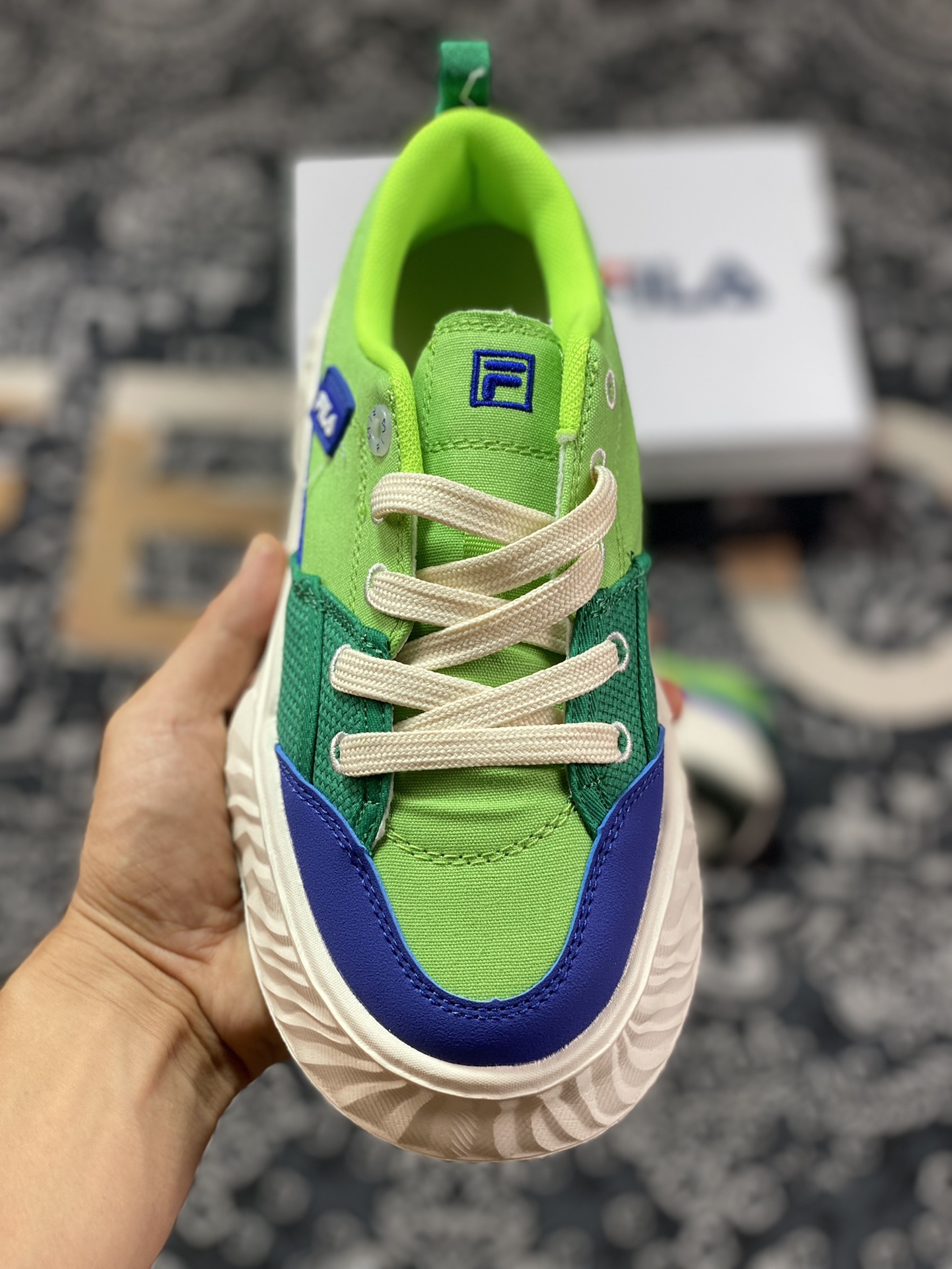 180 斐乐Fila FOSSO Heritage Canvas 川行系列低帮轻量板鞋“帆布青绿宝蓝”F12W322301FJS