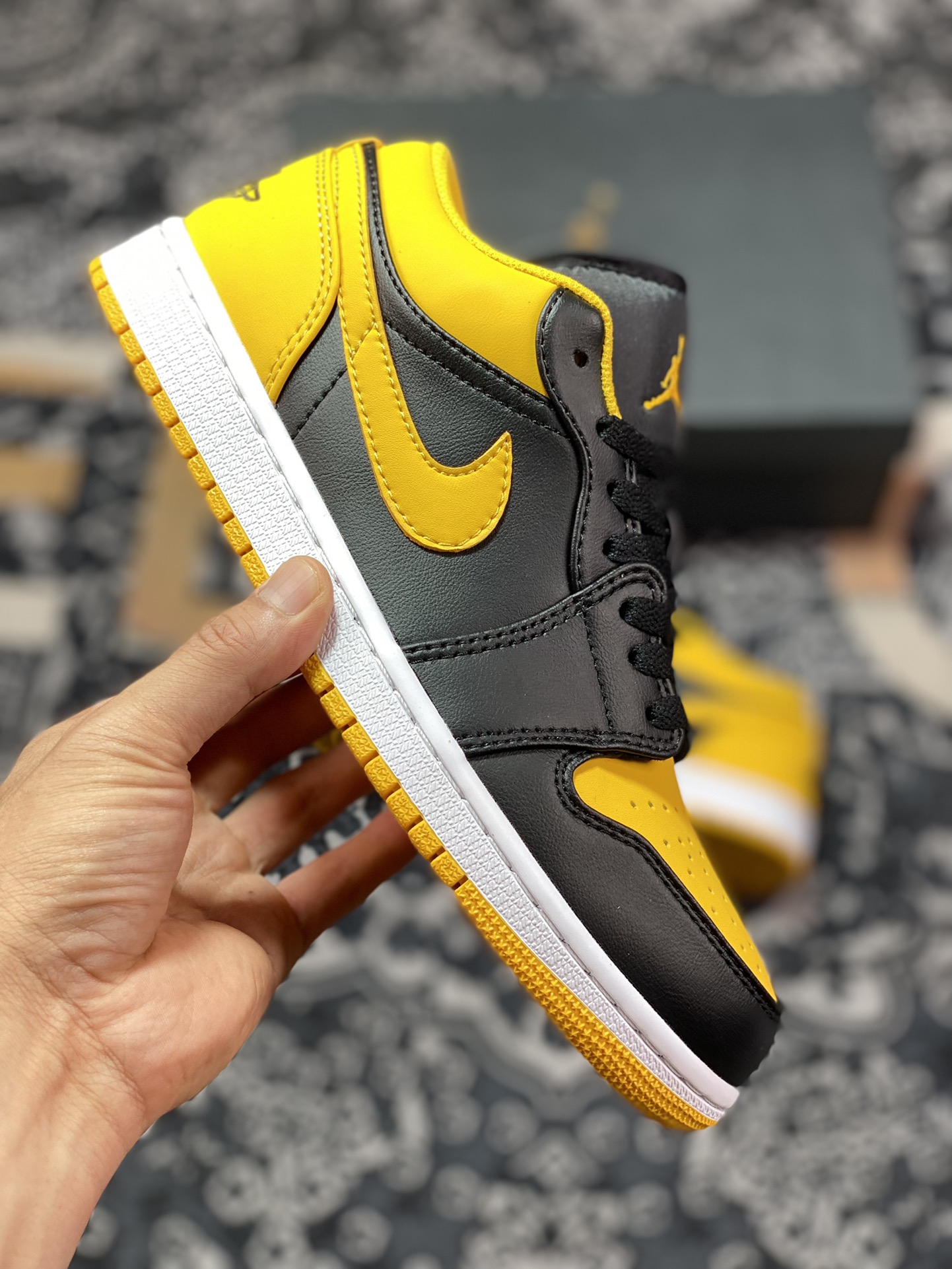 Air Jordan 1 Low OG ”Yellow Ochre” AJ1 Jordan 1 black and yellow low-top cultural casual sneakers 553558-072