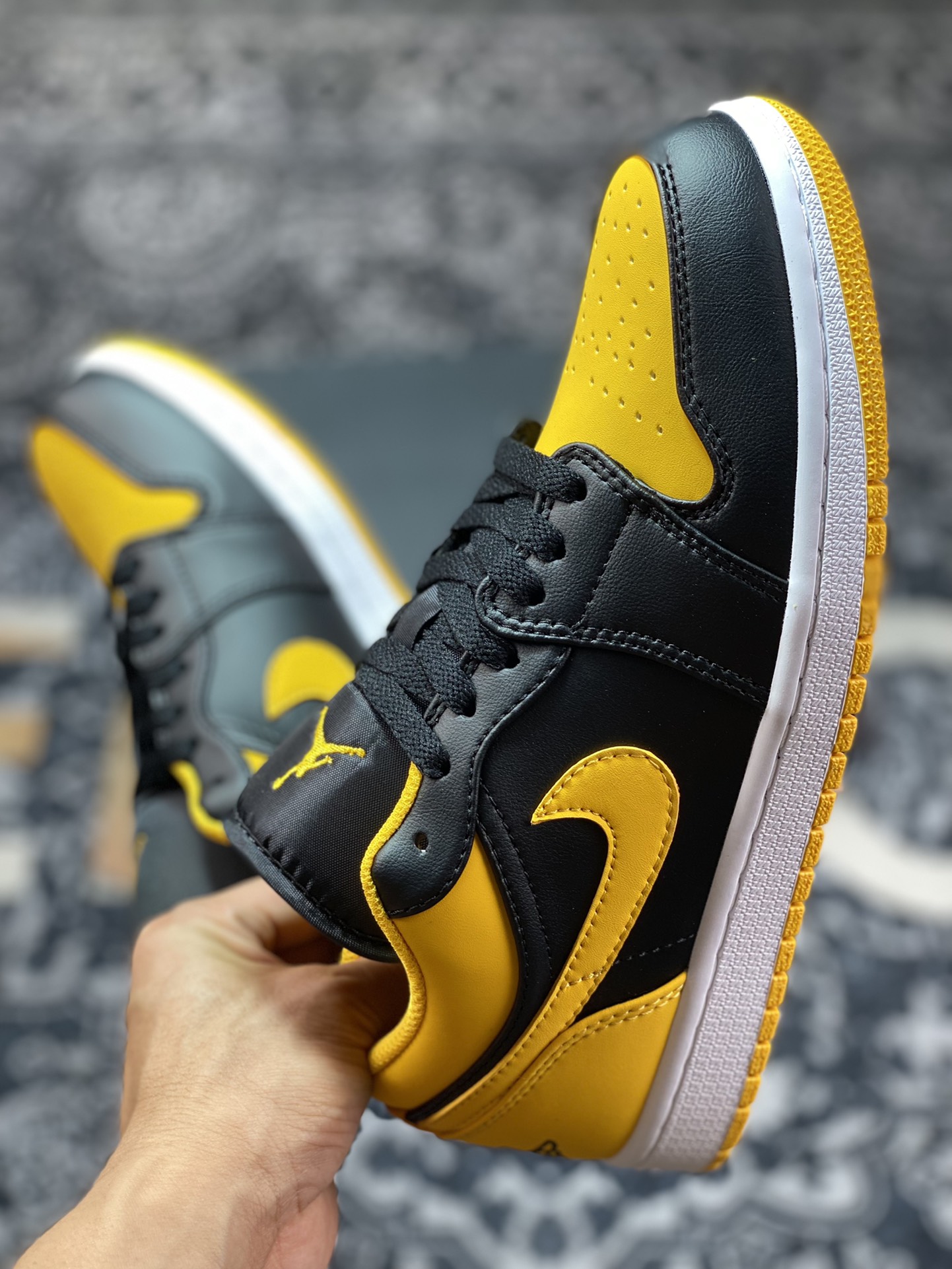 Air Jordan 1 Low OG ”Yellow Ochre” AJ1 Jordan 1 black and yellow low-top cultural casual sneakers 553558-072