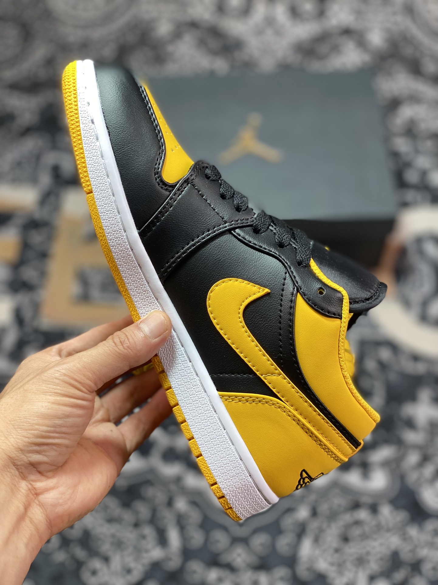 Air Jordan 1 Low OG ”Yellow Ochre” AJ1 Jordan 1 black and yellow low-top cultural casual sneakers 553558-072