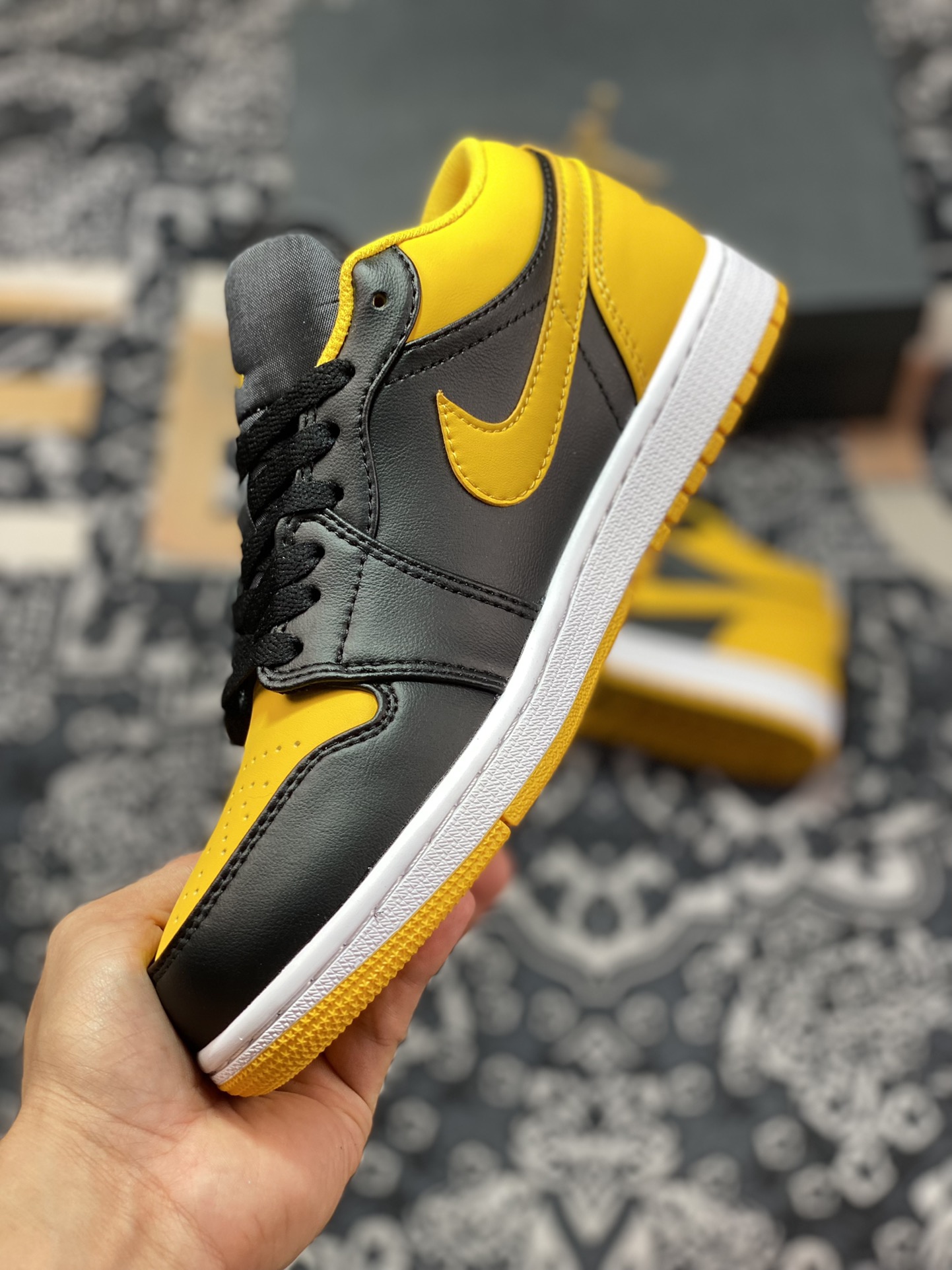 Air Jordan 1 Low OG ”Yellow Ochre” AJ1 Jordan 1 black and yellow low-top cultural casual sneakers 553558-072