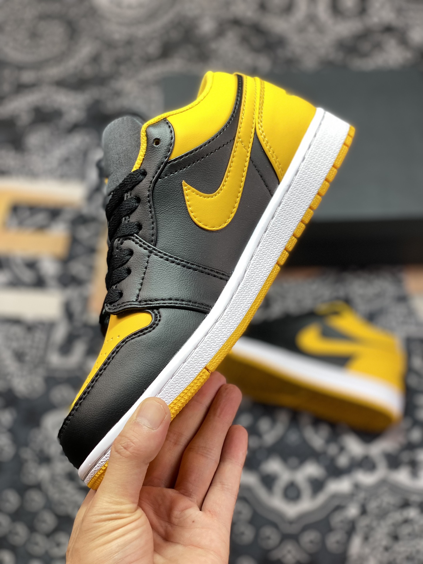 Air Jordan 1 Low OG ”Yellow Ochre” AJ1 Jordan 1 black and yellow low-top cultural casual sneakers 553558-072