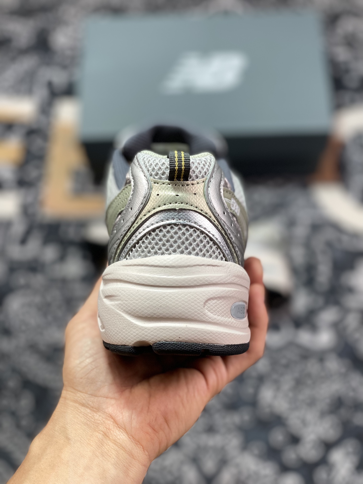 150 新百伦New Balance MR530系列 复古老爹风网布跑步休闲运动鞋  MR530KMW