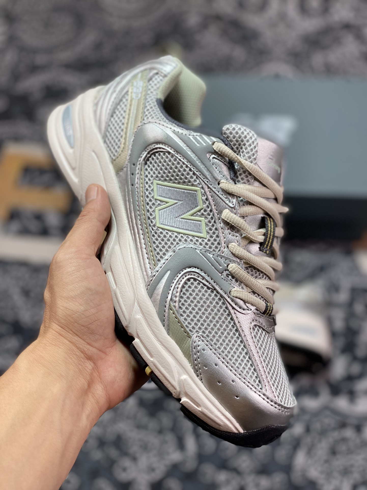 150 新百伦New Balance MR530系列 复古老爹风网布跑步休闲运动鞋  MR530KMW