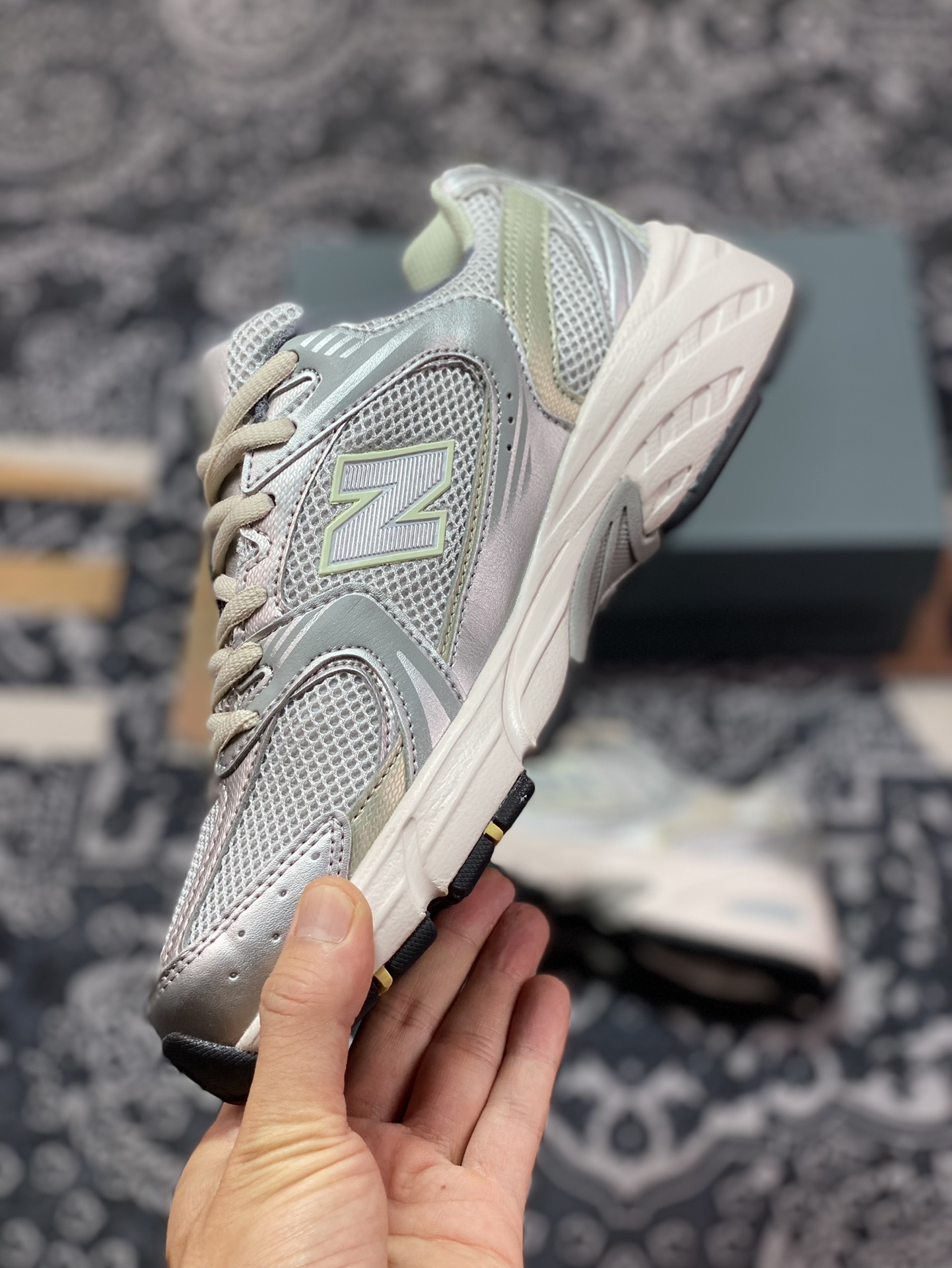 150 新百伦New Balance MR530系列 复古老爹风网布跑步休闲运动鞋  MR530KMW