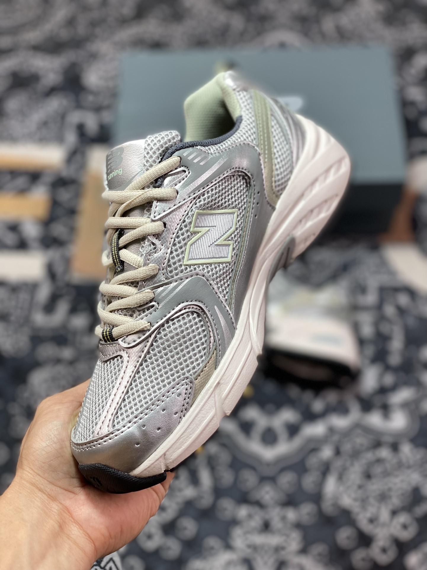 150 新百伦New Balance MR530系列 复古老爹风网布跑步休闲运动鞋  MR530KMW