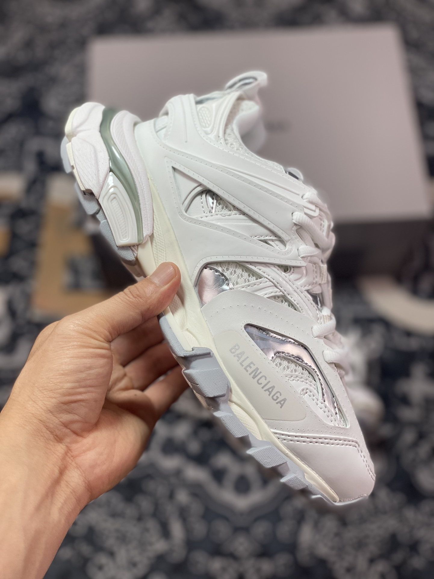 480 巴黎世家BALENCIAGA Track Trainers 3.0代复古野跑姥爹慢跑鞋“白泥灰太空银”542436 W2FSC 9081