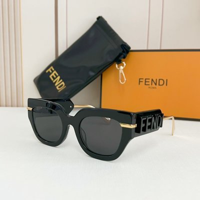 Fendi Sunglasses FE40122