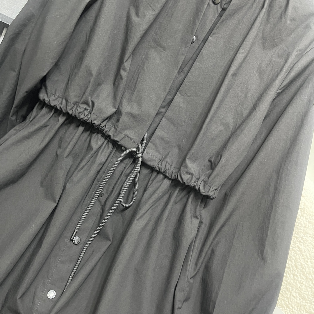 Moncler2024新款应客户要求订单订制长袖款式进口府绸纯棉假两件套连衣裙优雅大方且休闲的装扮下摆大