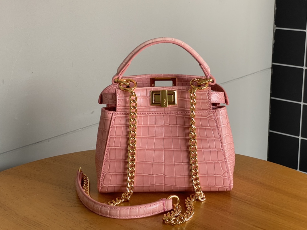 Fendi 980 Fs new peekaboo series small handbag, with internal pockets and iconic twist lock. Single handle and detachable shoulder strap. Made of