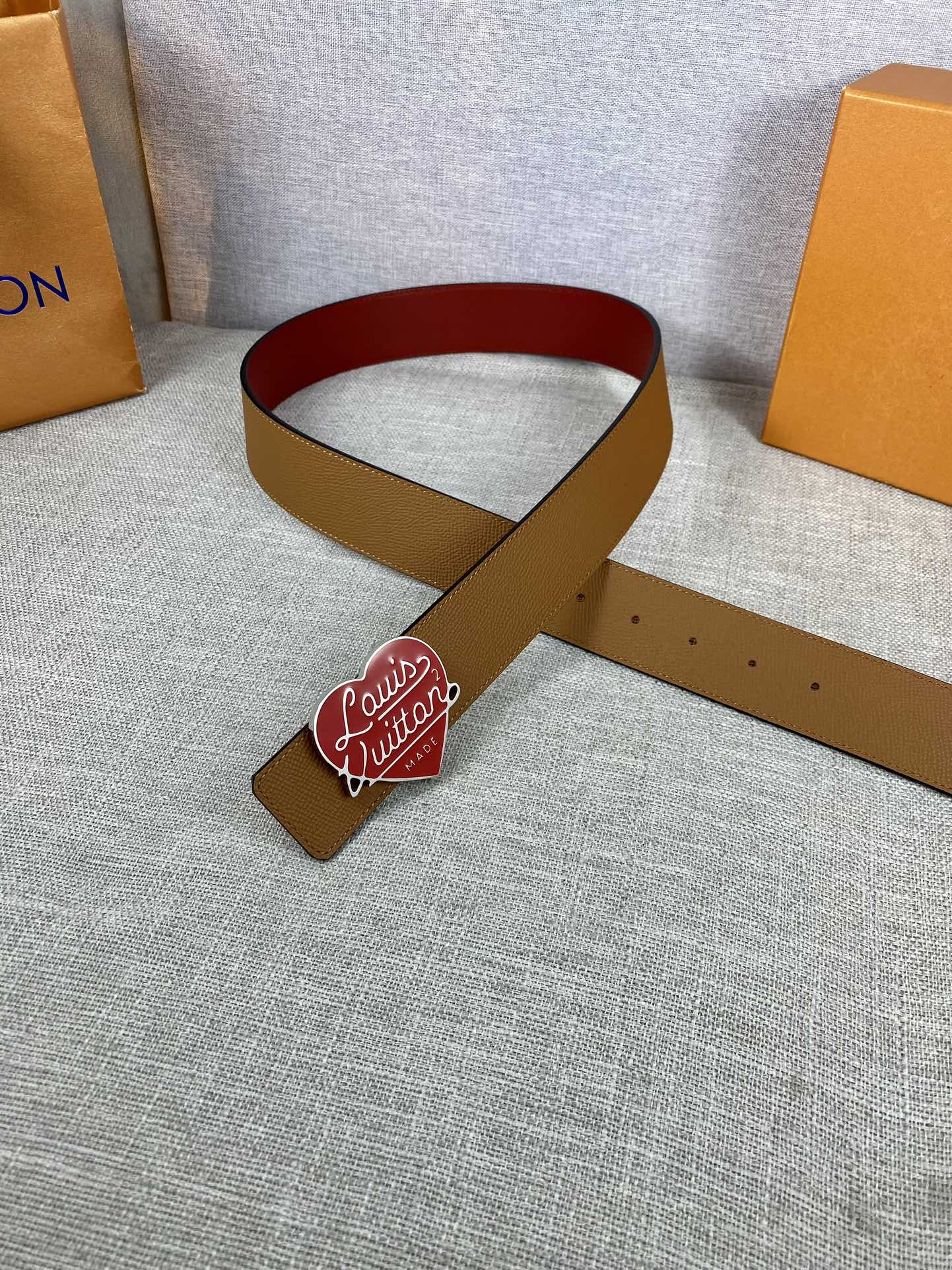 LVFrosted40毫米双面腰带聚