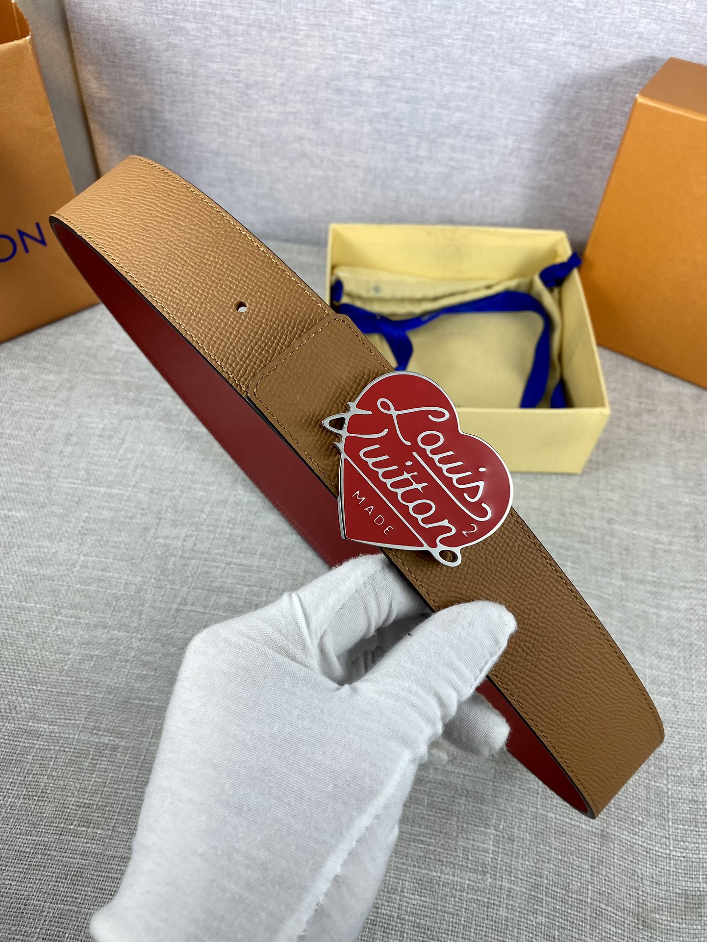 LVFrosted40毫米双面腰带聚