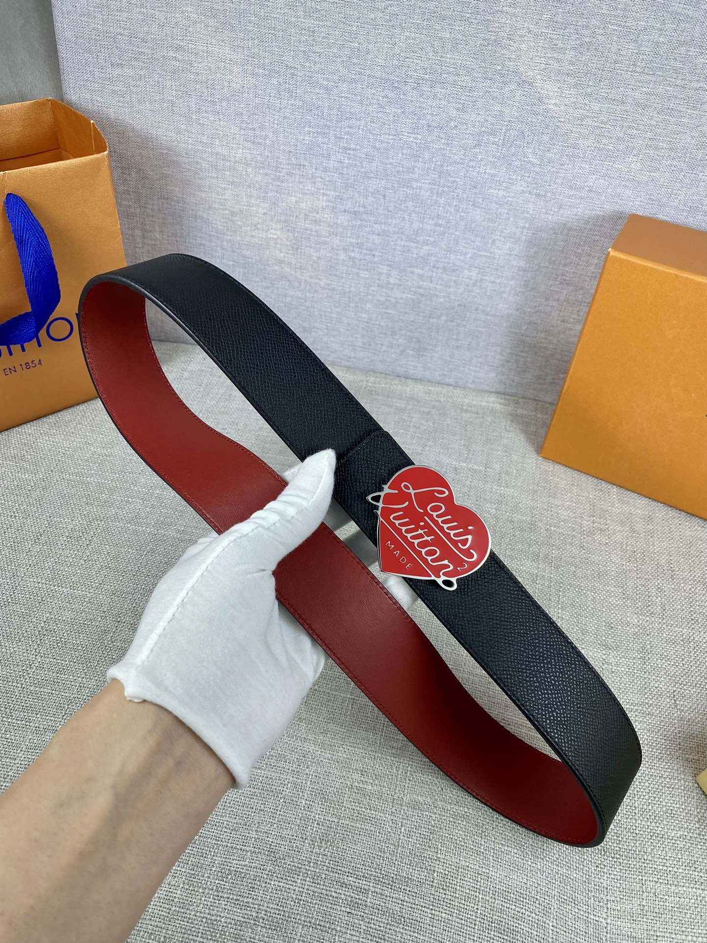 LVFrosted40毫米双面腰带聚