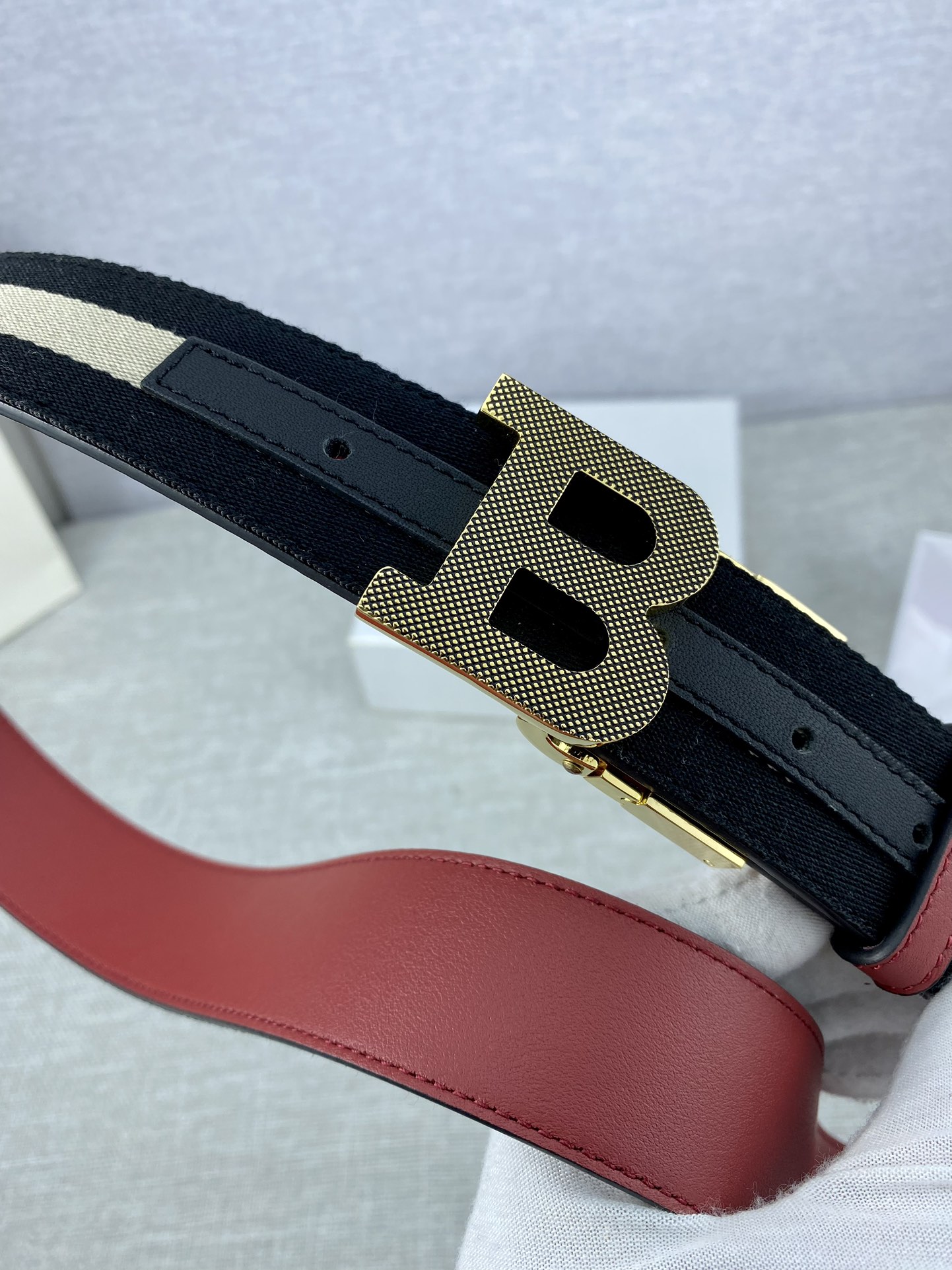 这款BBuckle腰带以合成织物制成