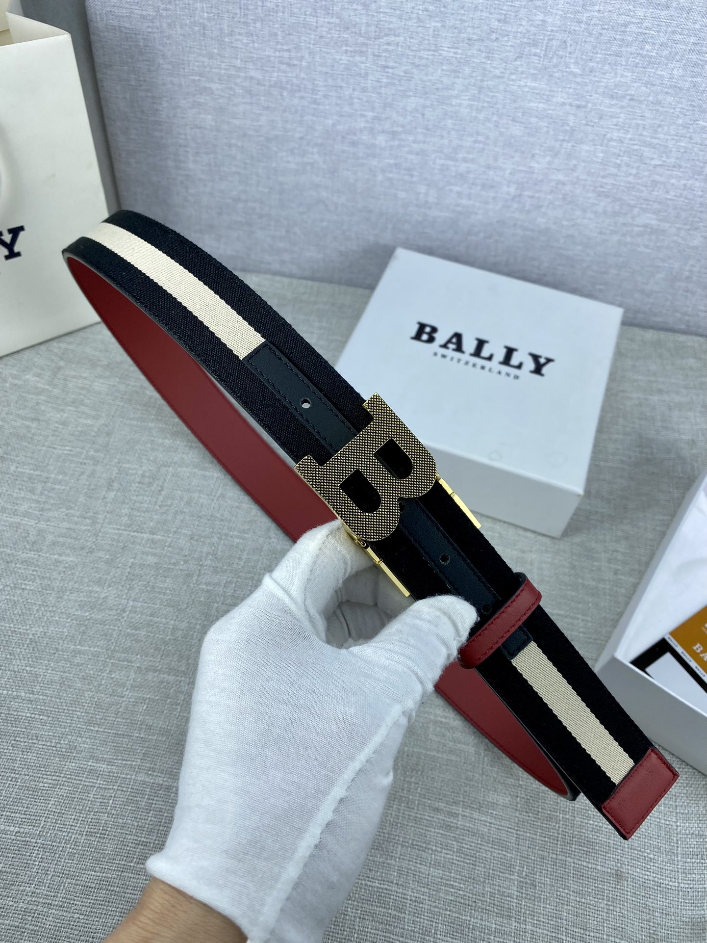 这款BBuckle腰带以合成织物制成