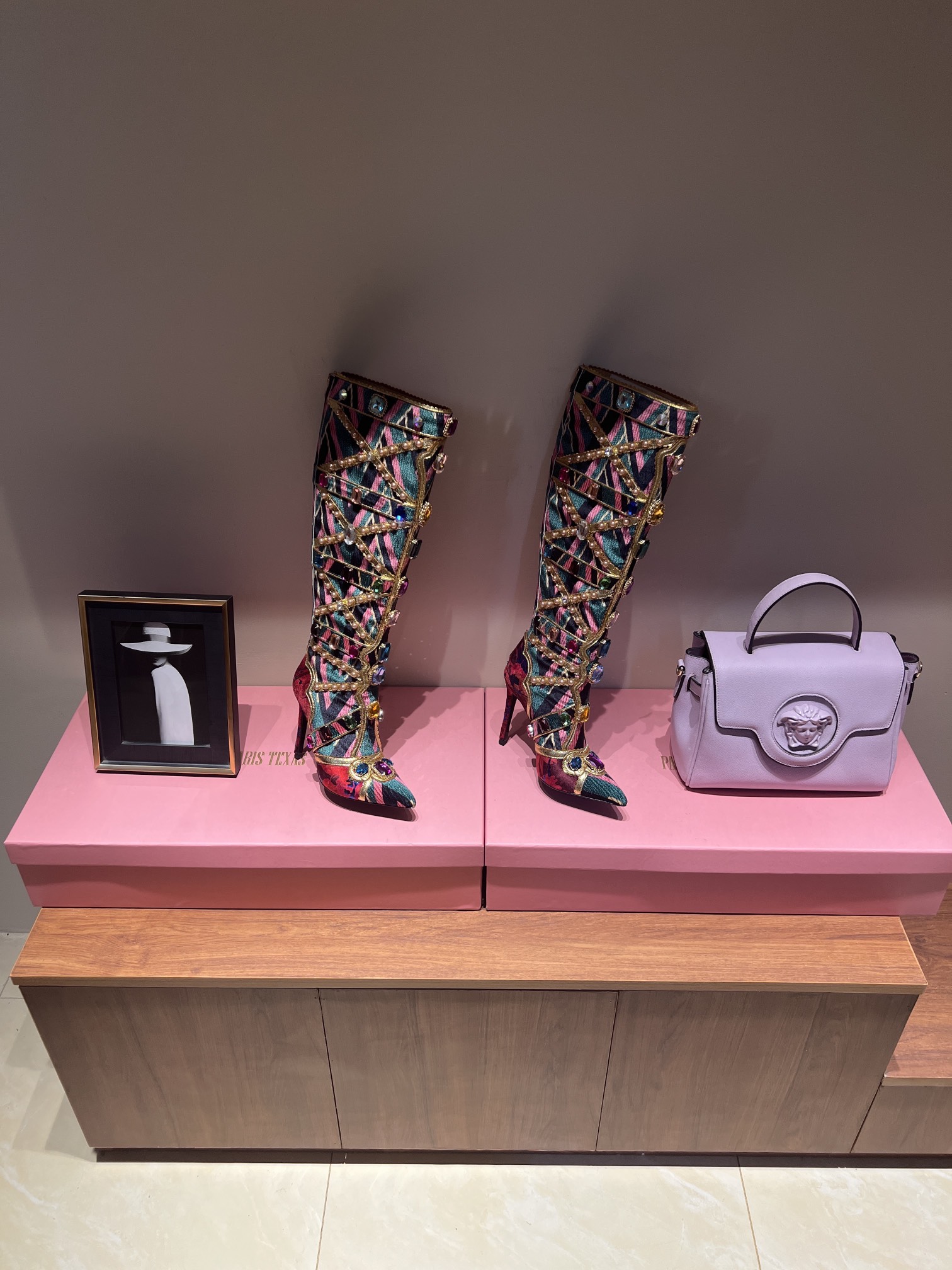 Dolce & Gabbana Water Drilling King: Luxury Shoes with Italian Aesthetics - 图片 2