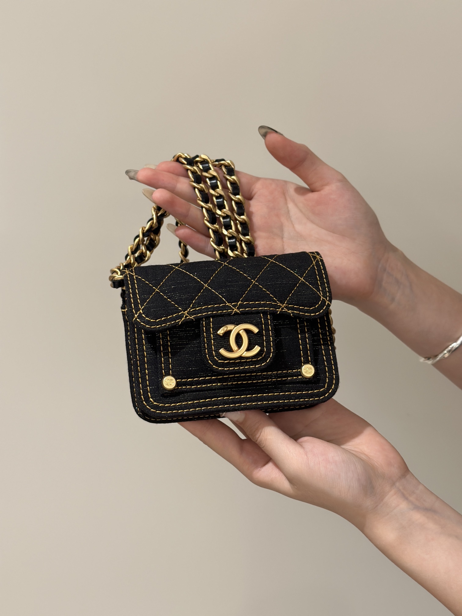 Xiaoxiang, jeans de mezclilla auténticos súper populares Tamaño: 10x13