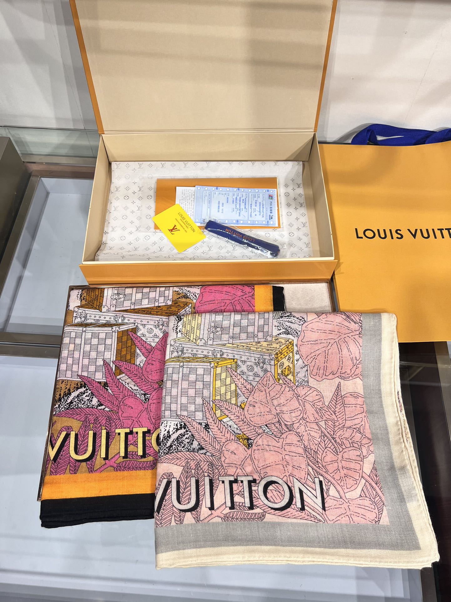 Louis Vuitton Luxury
 Scarf Cashmere Silk