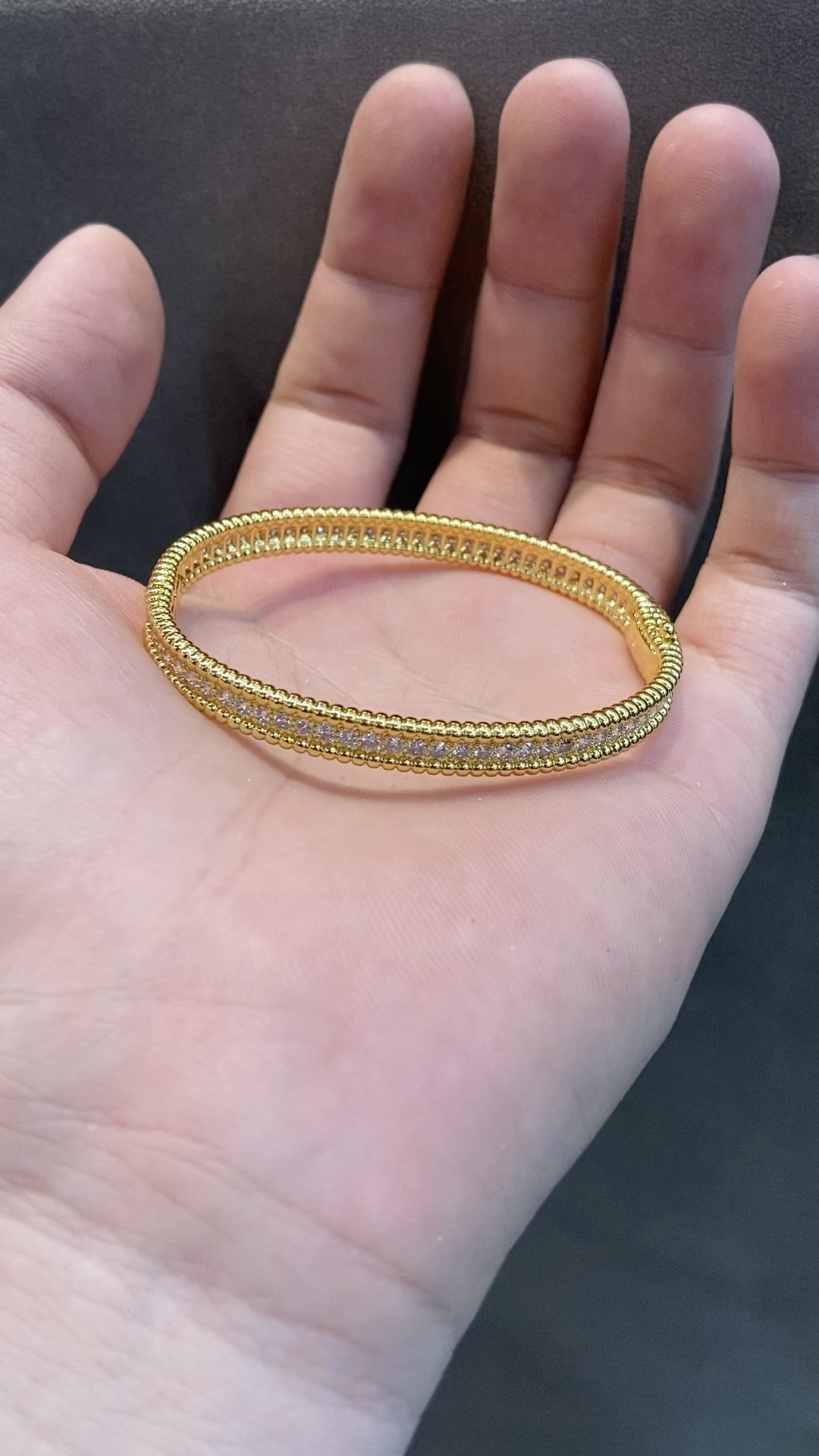 Van Cleef & Arpels vca 满钻边珠手镯 黄金色