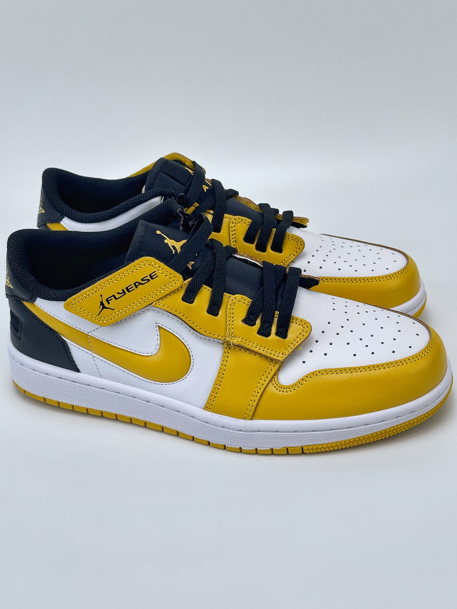 Air Jordan 1 Low FlyEase DM1206-107