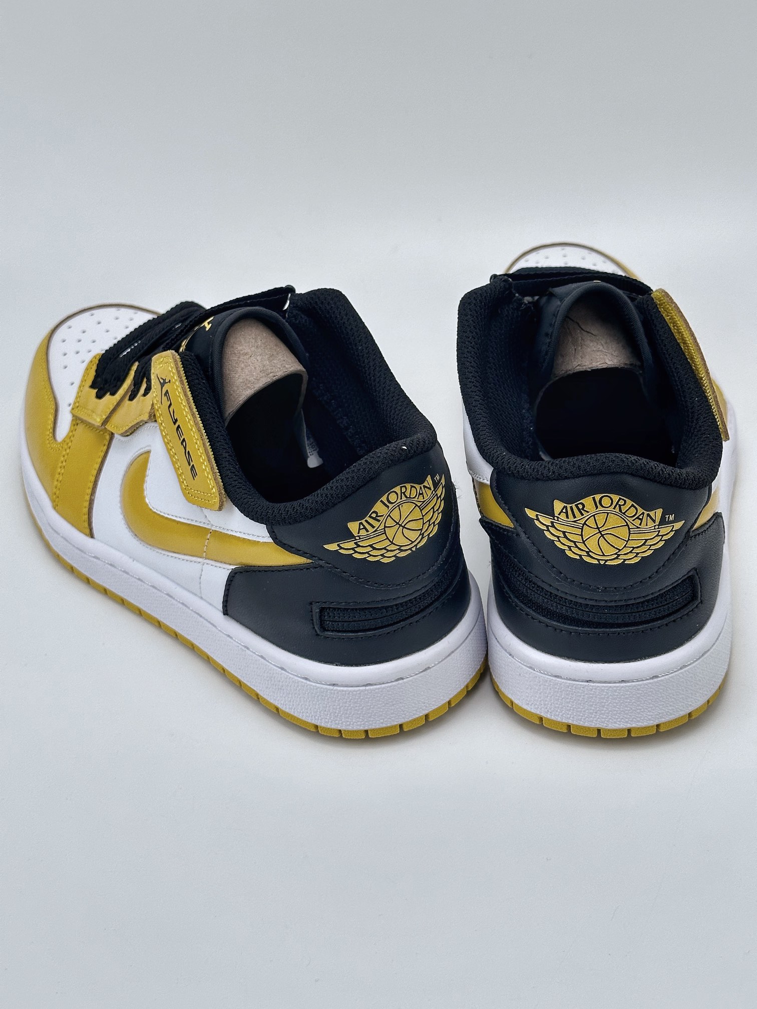 Air Jordan 1 Low FlyEase DM1206-107