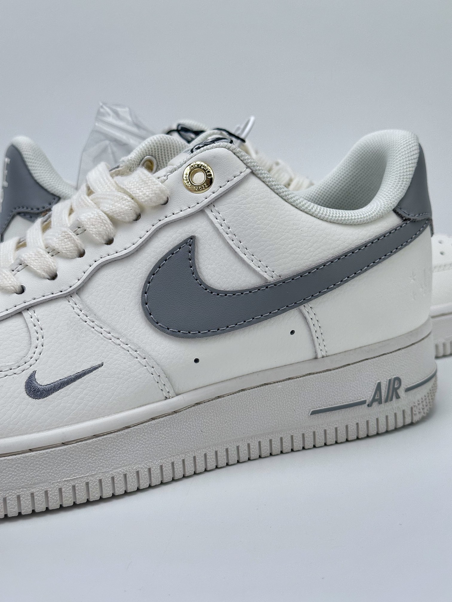 220 Nike Air Force 1 Low 07 40周年白灰小勾 DQ7658-106