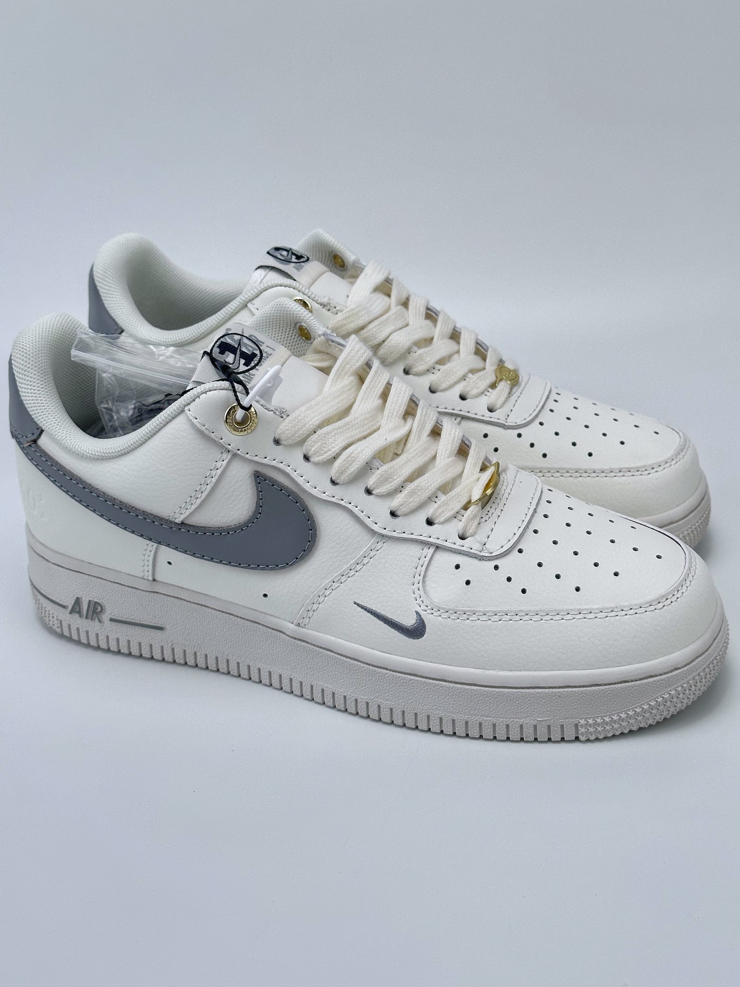 220 Nike Air Force 1 Low 07 40周年白灰小勾 DQ7658-106