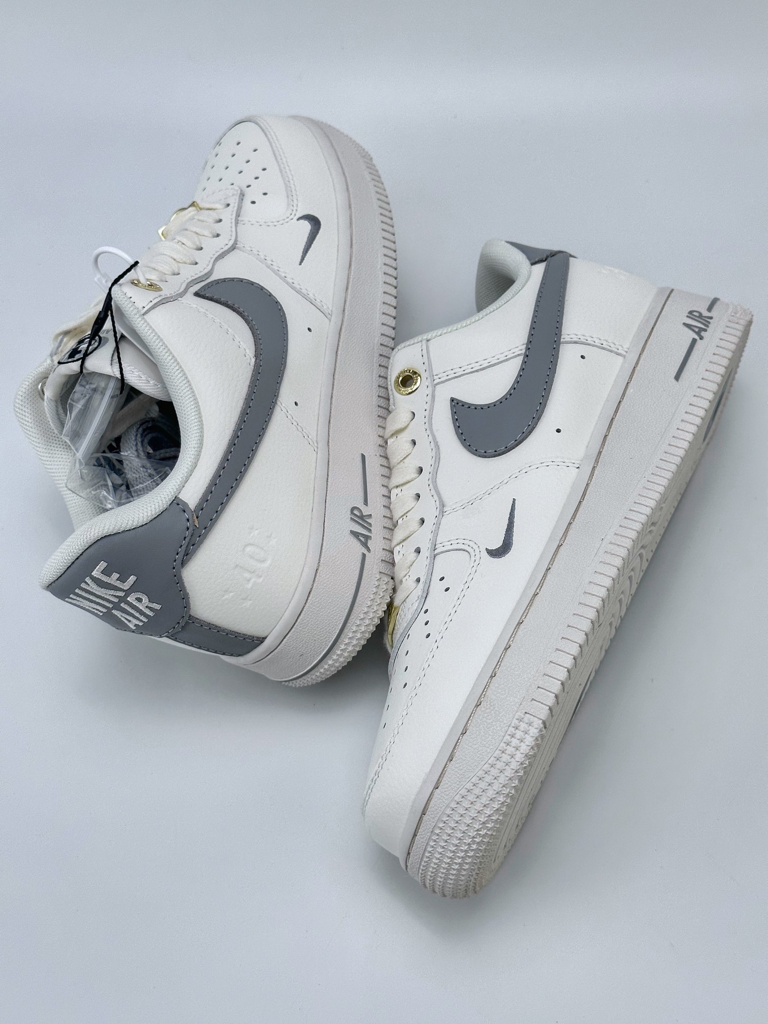 220 Nike Air Force 1 Low 07 40周年白灰小勾 DQ7658-106