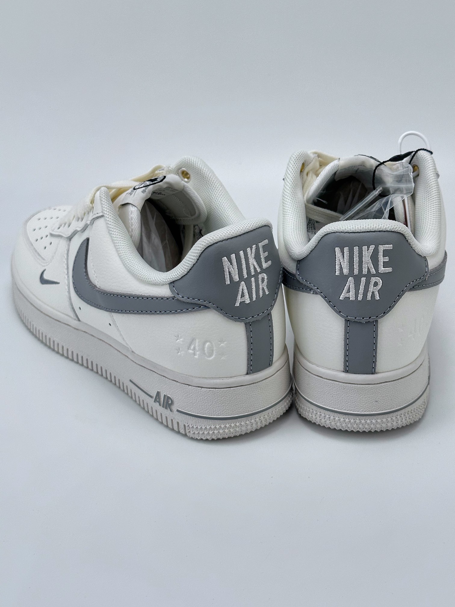 220 Nike Air Force 1 Low 07 40周年白灰小勾 DQ7658-106