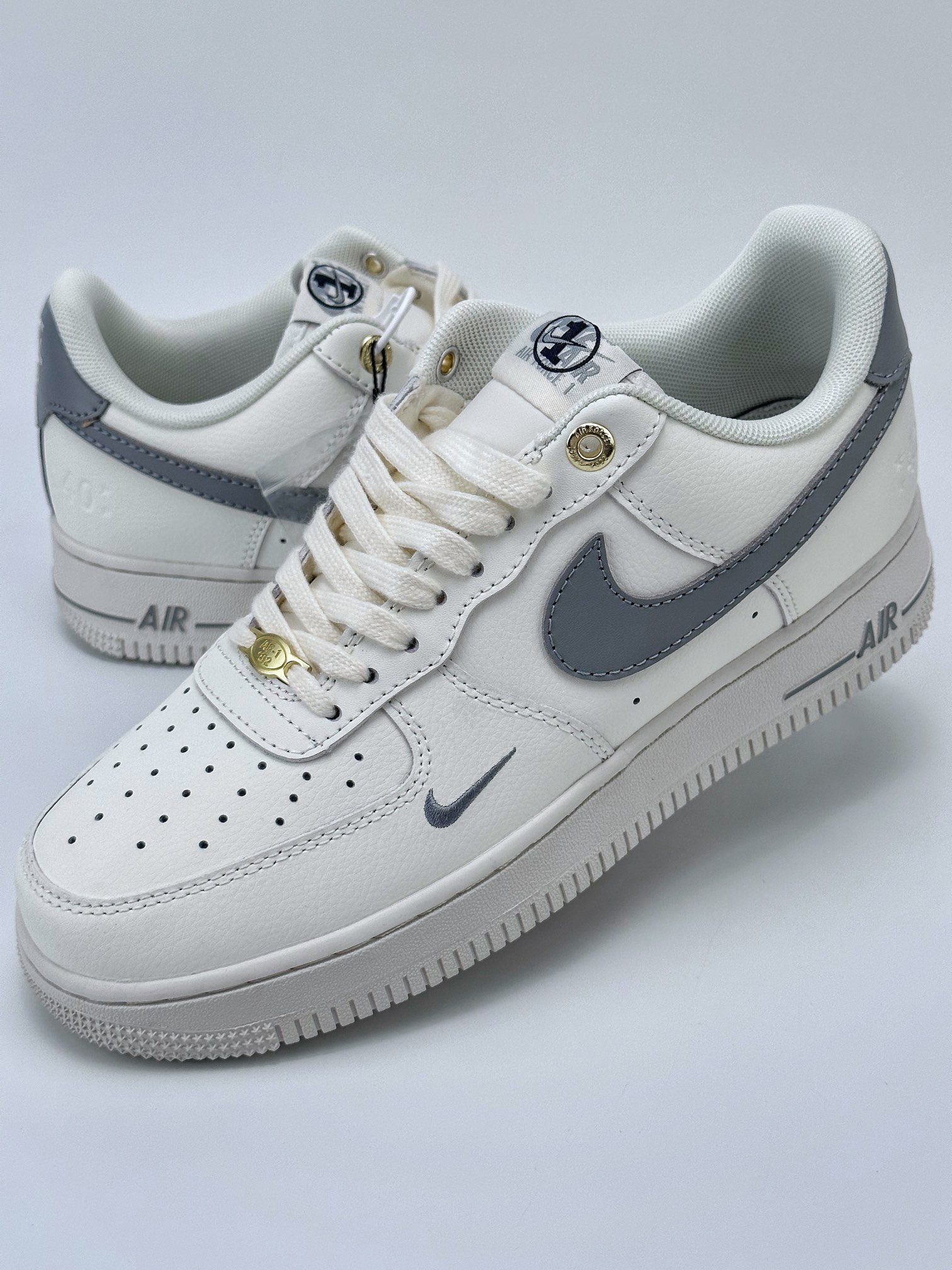 220 Nike Air Force 1 Low 07 40周年白灰小勾 DQ7658-106