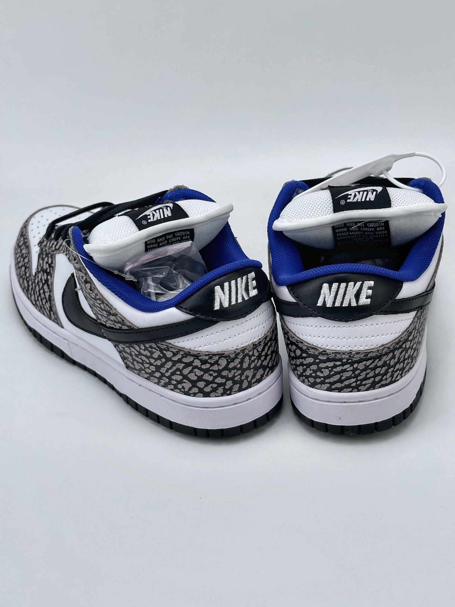 NIKE SB Dunk Low NYC x Supreme 304292-001