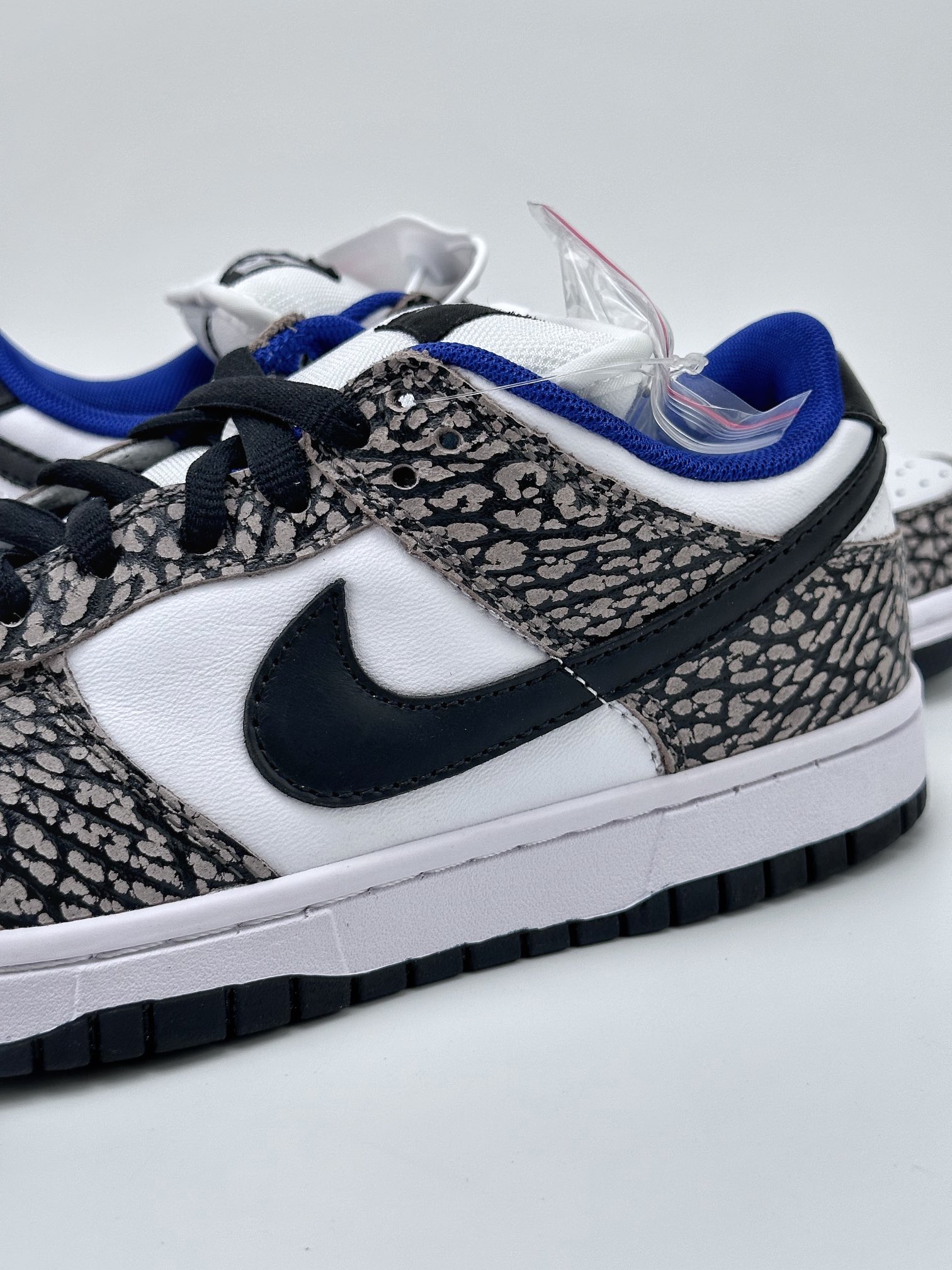 NIKE SB Dunk Low NYC x Supreme 304292-001