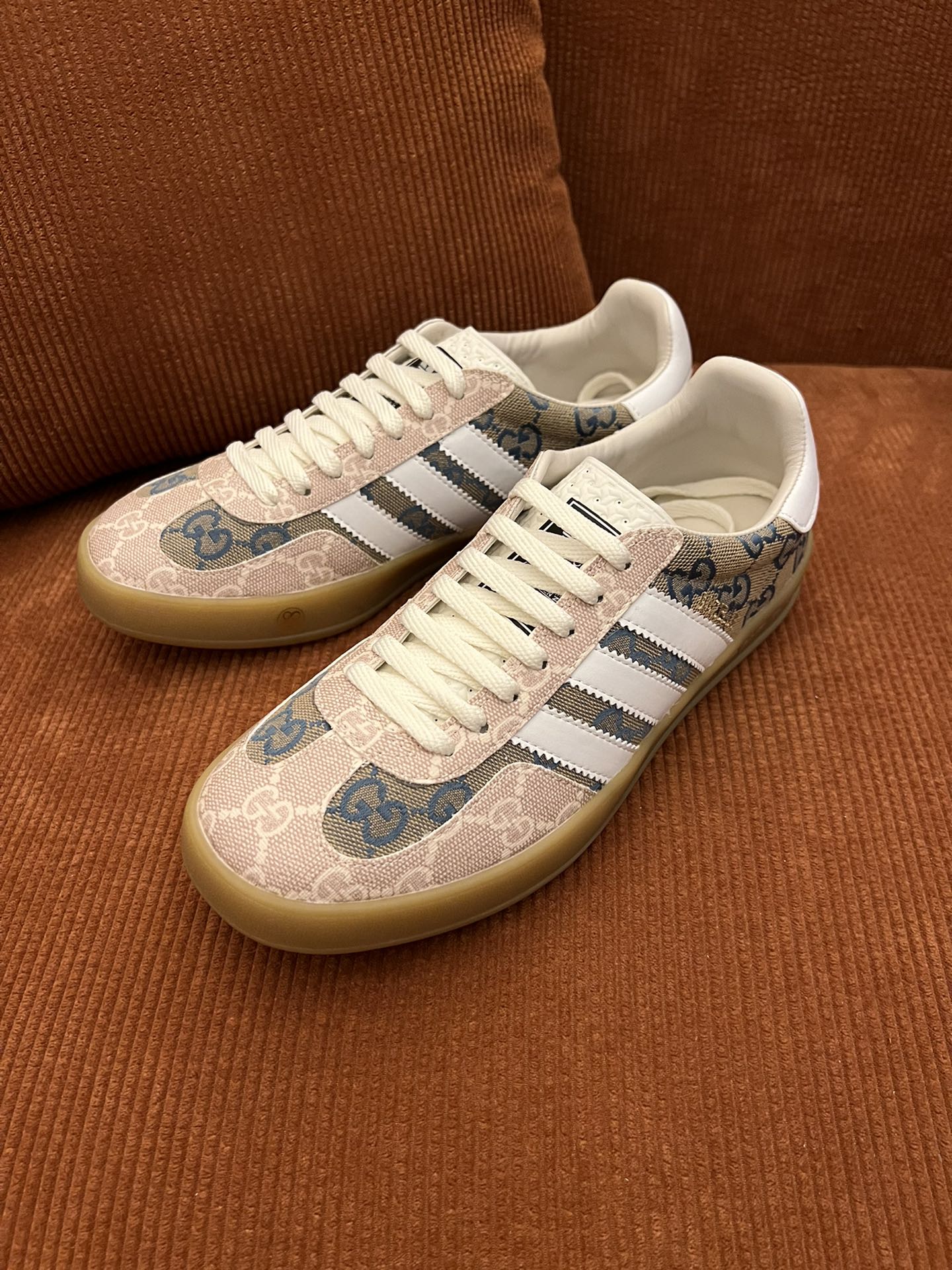 P210. Gucci adidas trébol modelos de marca compartida; 2022/dos series de cooperación de las mejores