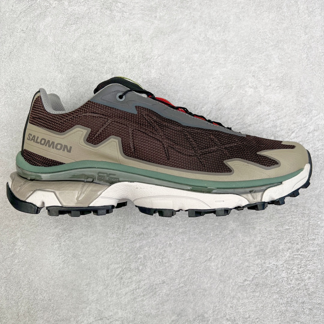 💰280 ＃绿X Salomon XT-Slate Advanced 斯莱特先行系列低帮城市越野机能休闲运动鞋 Salomon 正式发布全新越野鞋款 XT-SLATE 经典当家科技大底搭配创新鞋面 性能再一次创新升级 承袭品牌专业的户外基因 Salomon 持续研发高性能科技装备 不断完善各种户外运动需求 为确保优越的越野性能 Salomon XT- SLATE ADVANCED 继续沿用 ACS 动态稳定系统 大底方面采用 Contagrip® 反向 V 形耳齿设计 无论在潮湿、松软、坚硬&干燥路面 耐磨同时更保证良好的抓地性能 而在本次全新升级中 XT- SLATE ADVANCED 更采用了 EVA 中底 提供轻量级缓震 确保柔软脚感 轻盈着地 Salomon XT-SLATE ADVANCED 的鞋面是本次创新升级一大亮点 采用华夫格纹网面材质打造 并从山径道路获取灵感 鞋面上压印了流线型的纹路 来呼应连绵的山脉地形景观 配合以便于操作的快速系带系统 让鞋款更贴合足部 尺码：36 36.5 37.5 38 38.5 39 40 40.5 41 42 42.5 43 44 44.5 45 46.5 编码：by3936050-运动鞋