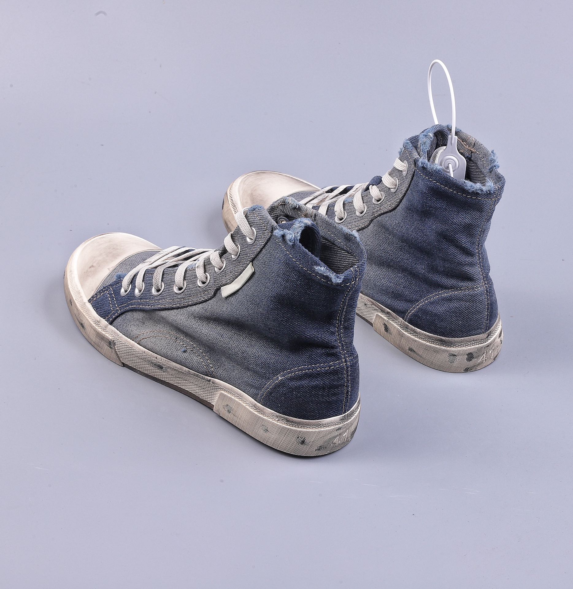 OK BALENCIAGA PARIS 2022S distressed sneakers