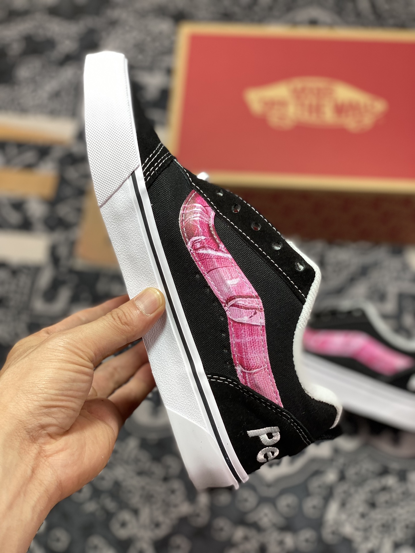 Peaches x Vans Knu-Skool Vans Official