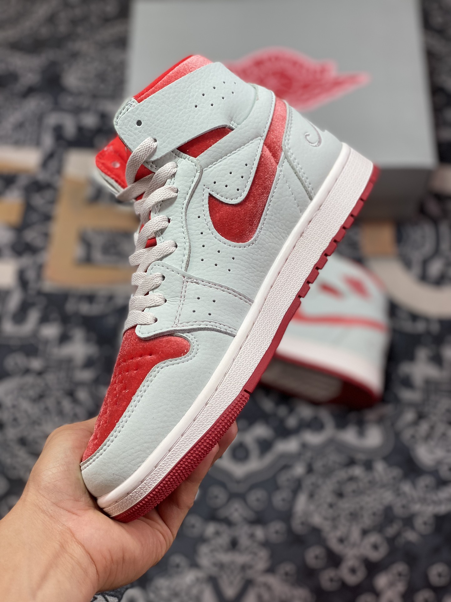 Air Jordan 1 Zoom CMFT 2 ”Valentine‘s Day“ DV1304-106