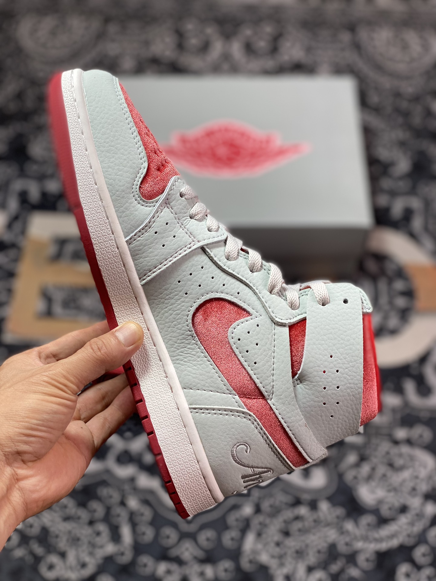 Air Jordan 1 Zoom CMFT 2 ”Valentine‘s Day“ DV1304-106