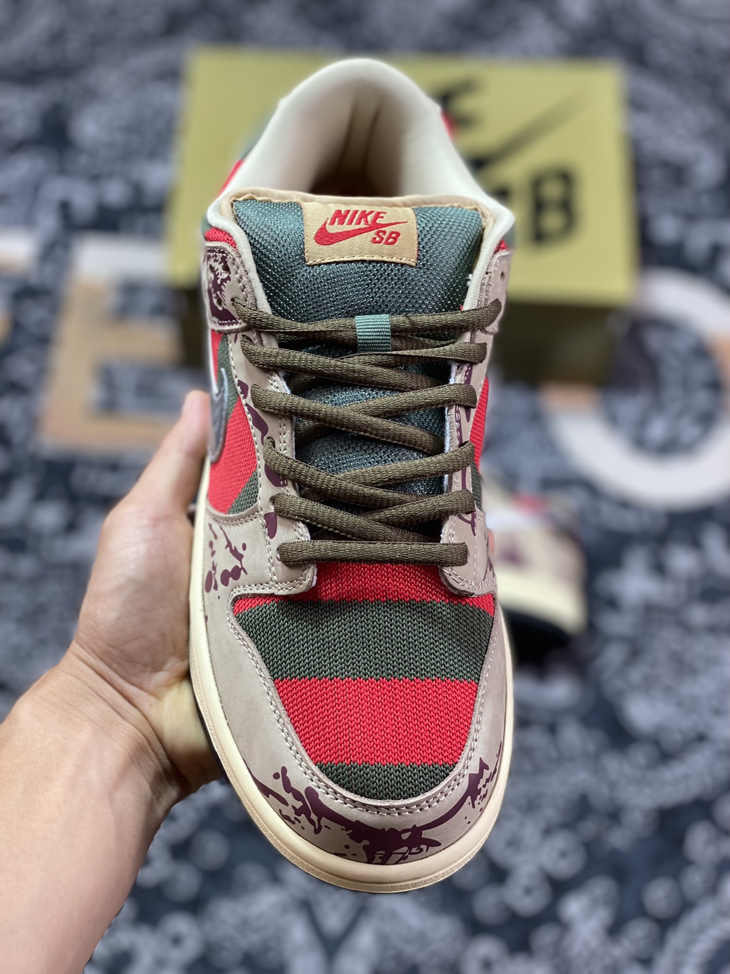 NK Dunk SB Low ”Freddy Krueger” A Nightmare on Elm Street 313170-202