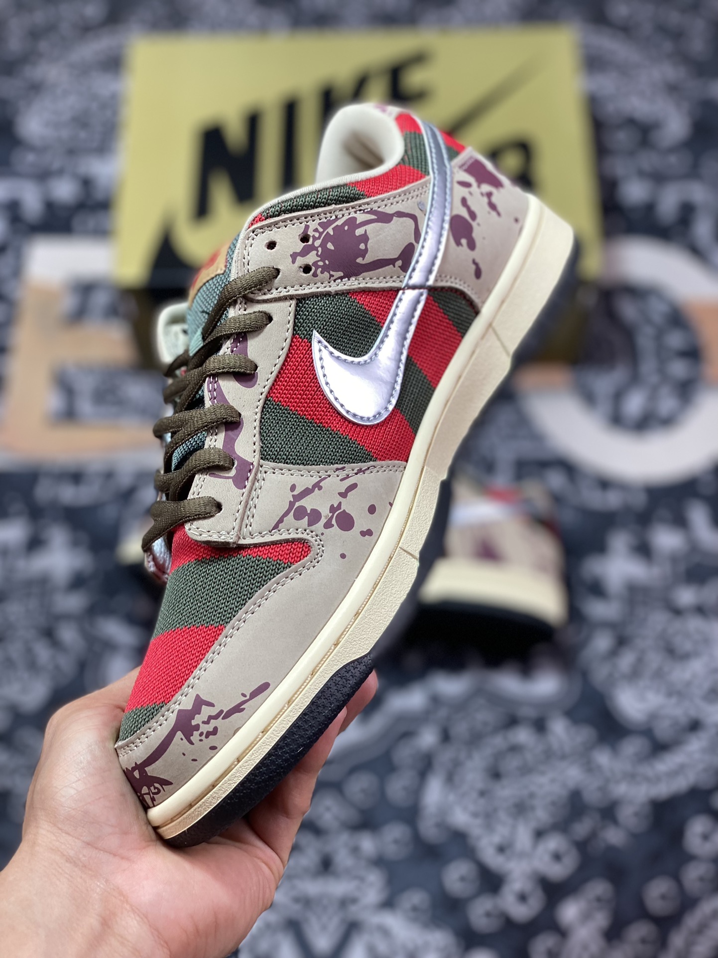 NK Dunk SB Low ”Freddy Krueger” A Nightmare on Elm Street 313170-202