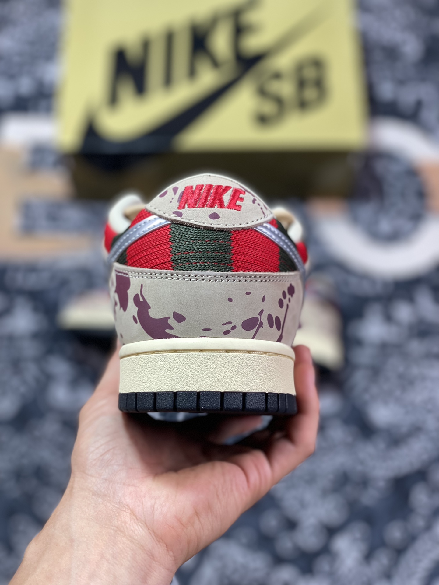 NK Dunk SB Low ”Freddy Krueger” A Nightmare on Elm Street 313170-202