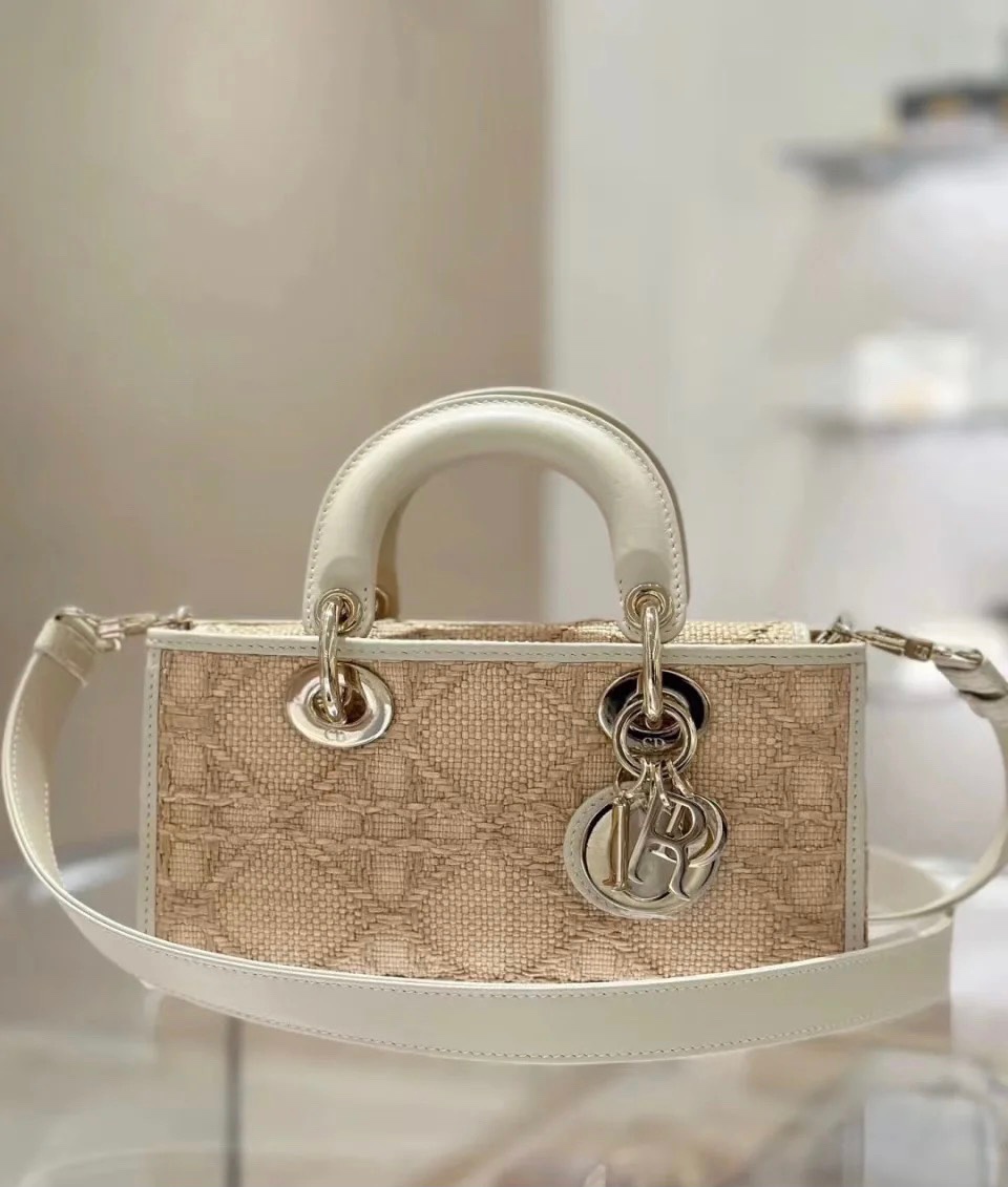 Dior Product _dsUqfvGVjSpRpx3nTIrL8uG1ViMD5ZzUbgbRgvA