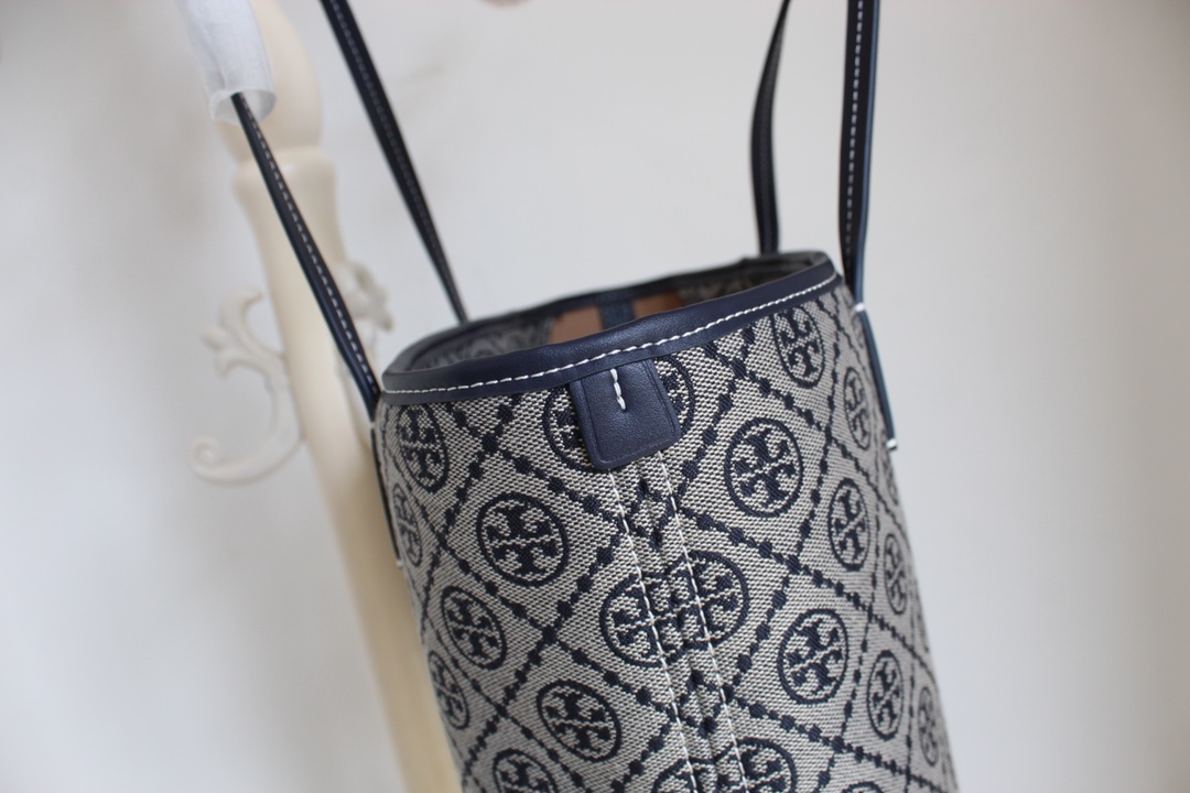 Tory Burch ～Tory Burch最新款老花拉链购物袋